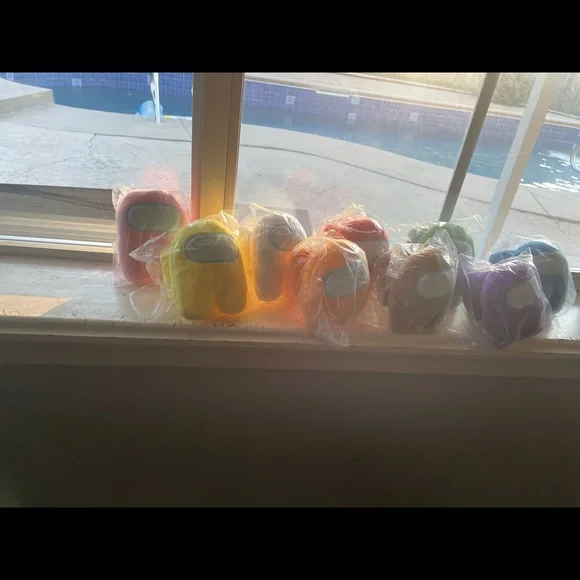 Among us - Picture 3 of 5